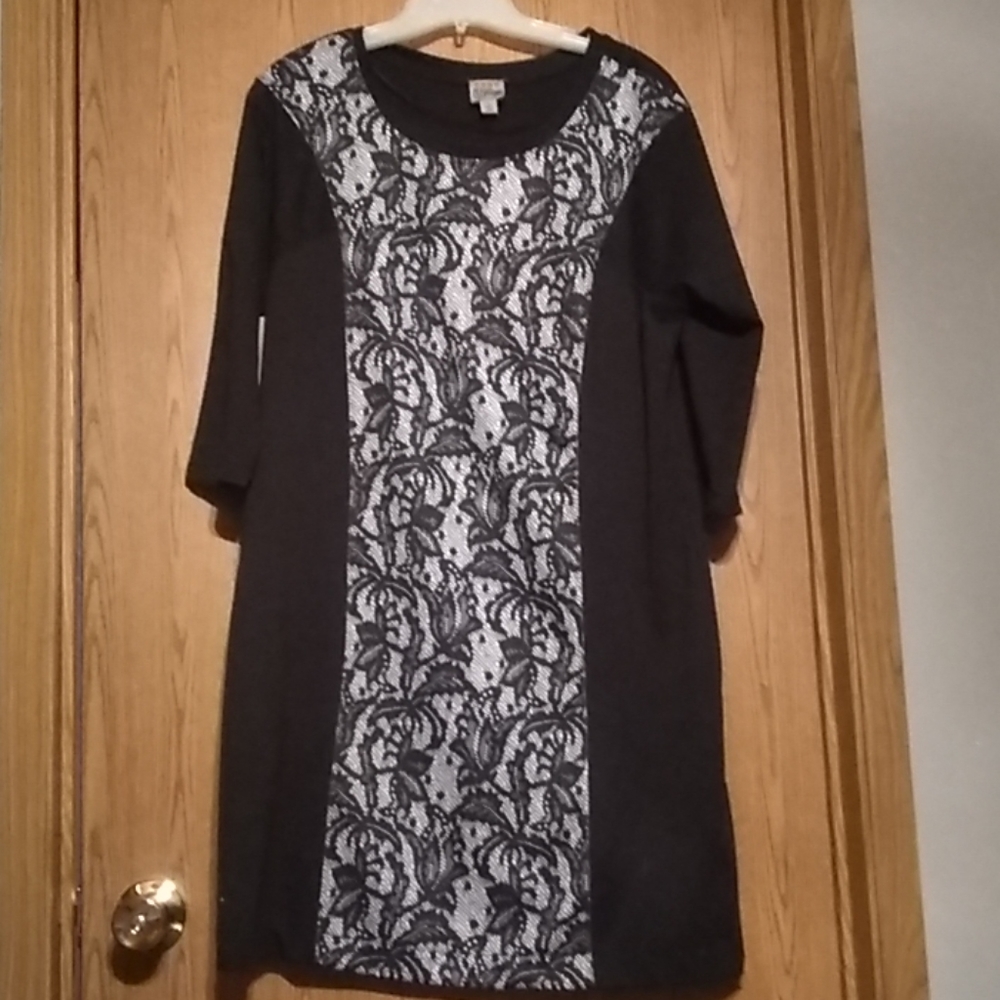 Short black and white dress